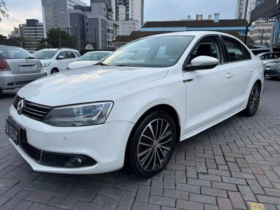 VOLKSWAGEN JETTA 2.0 TSI HIGHLINE 200CV GASOLINA 4P TIPTRONIC VOLKSWAGEN JETTA 2.0 TSI HIGHLINE 200CV GASOLINA 4P TIPTRONIC
